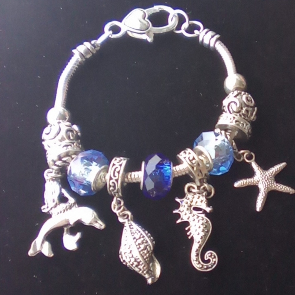 7.5" Silver Beach Style  Charm Bracelet.